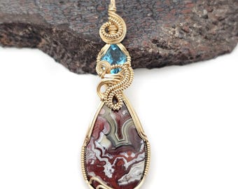 Mexican Laguna Lace Agate w/Faced Swiss Blue Topaz Pendant in 14k Yellow Gold Filled Wire