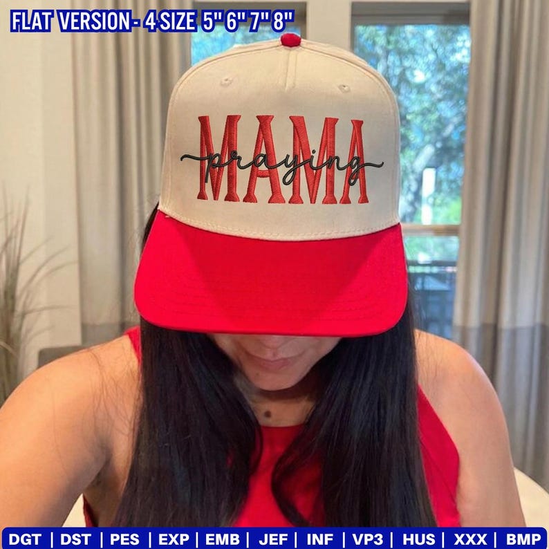 Op de afbeelding: Een baseballcap met een cr&egrave;mekleurige kroon en een rode klep. De cap heeft het woord "MAMA" in rode blokletters boven het woord "praying" in een sierlijk lettertype. Verkrijgbaar in maten 12,7 cm, 15,2 cm, 17,8 cm en 20,3 cm.