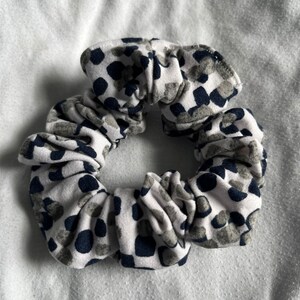 HAIR SCRUNCHIE