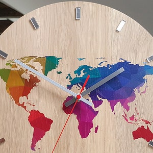 Grande orologio da parete OAK 13 in World Map Wall Clock Orologio in legno Colorfull Wall Clock Modern Wall Clock Geometric wall art unico immagine 3