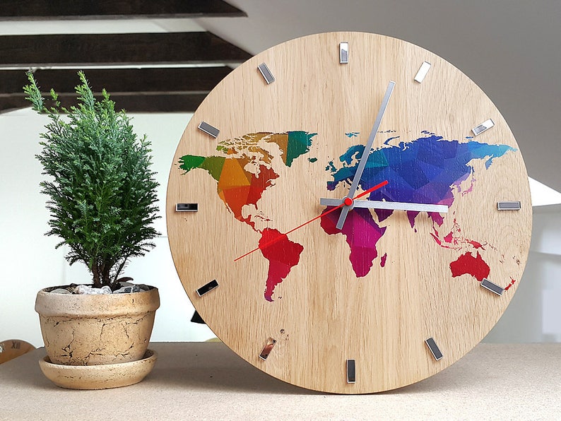 Grande orologio da parete OAK 13 in World Map Wall Clock Orologio in legno Colorfull Wall Clock Modern Wall Clock Geometric wall art unico immagine 1