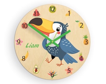 Relógio de parede infantil - tucano com nome personalizado, relógio de madeira, frutas, relógio com números, presente, relógio engraçado, relógio infantil, relógio de menino,