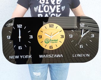 Welt Zeitzonen Wanduhr - Zeitzonen-Uhr mit individuellem Logo - Moderne 3-Städte Wanduhr - Goldene Uhr - 60 x 30 cm
