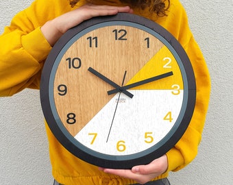 Reloj de pared escandinavo con colores pastel Reloj de madera minimalista Decoración amarilla y blanca Reloj único geométrico Regalo mamá 33,5 cm / 13,19"