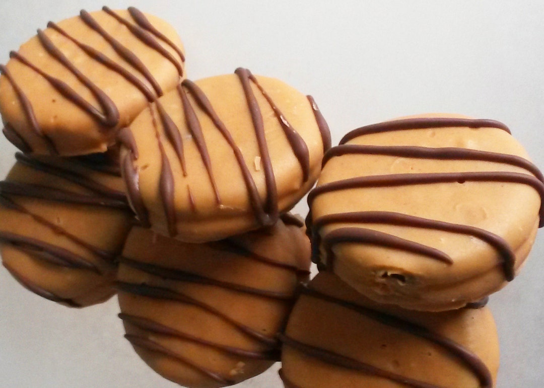 12 Peanut Butter Covered Oreo Cookies Perfect for Peanut & Chocolate