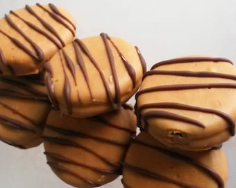12 Peanut Butter Covered Oreo Cookies - Perfect for Peanut & Chocolate Lovers!