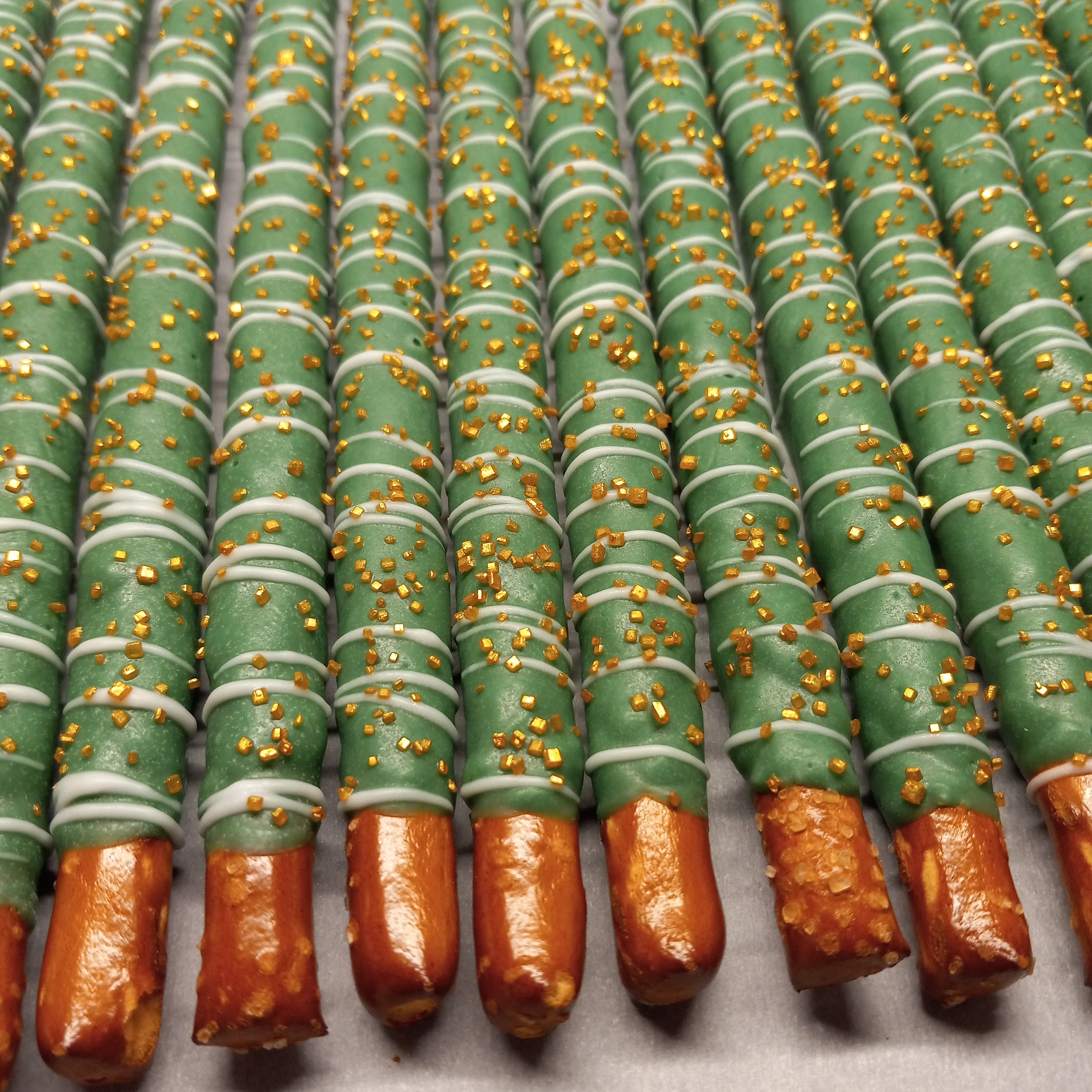 12 Dark Green Chocolate Covered Pretzels With White Chocolate Etsy