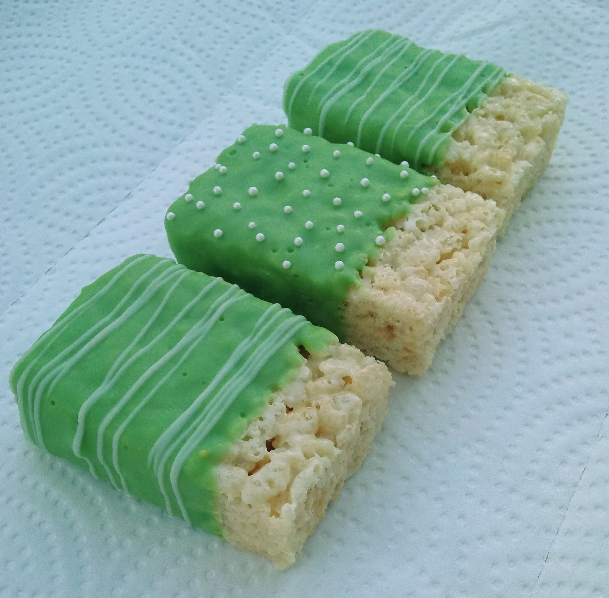Chocolate-covered “Rice Krispies Treats” Pops – Yumminess on a