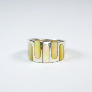 925 Silver and Mother-of-Pearl Ring. Silver and Mother-of-Pearl. Original Vintage