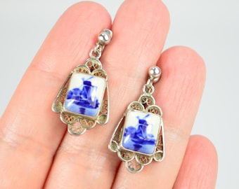 Delfts Porcelain and silver filigree earrings. Screw closure. Vintage Dutch Windmill Motif