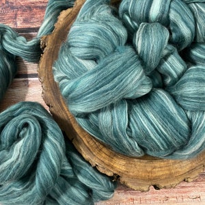 ROVING,"Blue spruce”,Teal Variegated roving,Nuno Felting 19 micron Merino,Blue green Spinning Wool,wet Nuno Felting Kit,BIG 0-R