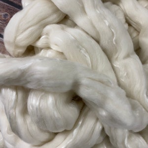 70/30 Merino Mulberry SILK roving, 18 micron Merino dyeable combed top, white Nuno Felting roving, Undyed natural merino silk roving, K-2