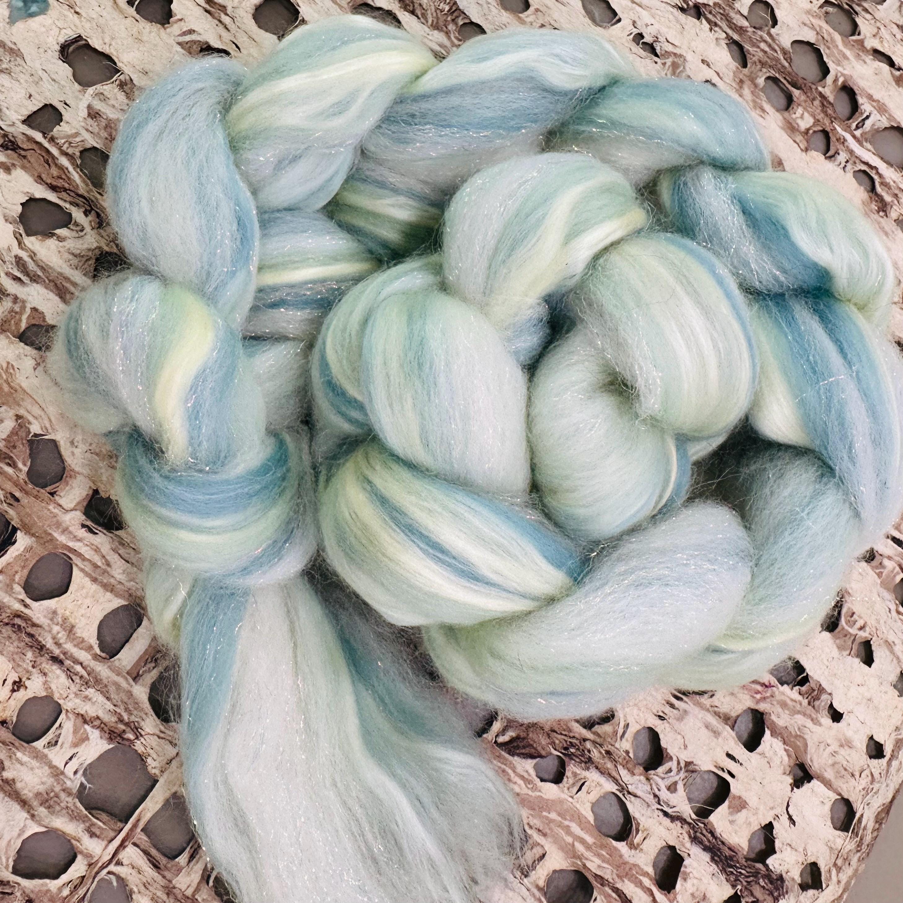 TRANQUILITY ROVING, Sky Blue mint combed top, pastel Blue Sparkle Roving, 19 micron Merino Silk Carding Wet felting Spinning Roving, 9