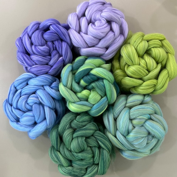 MERINO ROVING,  19 micron Blue Green Lavender variegated Roving,Sky Blue, Lime emerald spinning Roving,fine wool felting weaving roving