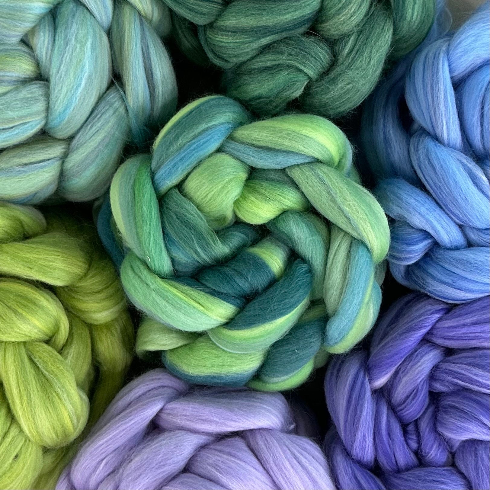 Blue Roving WOOL ROVING, 19 Micron Merino Blue Green Lavender Variegated Roving ...