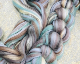 LIQUIDACIÓN ROVING Sea Dawn, roving crema verde púrpura amanecer, Spinning Combed Top, Wet Nuno Felting, 19 micras Merino seda Nuno Roving