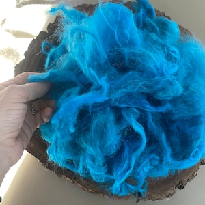 WOOL BITS Bahama, wet felting wool scraps,Hand dyed blue wool assortment, art batt art yarn fiber, spinning wool, Carding wool texture
