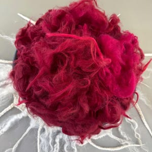 WOOL BITS Garnet, wet felting wool scraps,Hand dyed Christmas red ruby assortment, art batt art yarn fiber, spinning wool, Carding wool