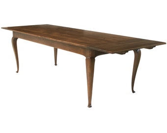 Mesa extensible francesa de estilo rústico, acabado envejecido, con hojas.