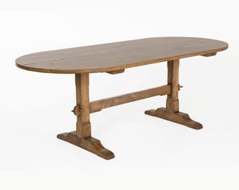 Mesa de comedor ovalada estilo casa de campo 963, acabado antiguo claro, estilo pub inglés.