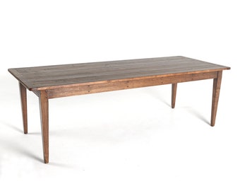 Mesa de campo de aliso hecha a mano, modelo 824, con acabado antiguo envejecido.