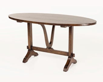 950 Mesa ovalada de vino hecha a mano, de cerezo macizo con acabado antiguo de nogal, en tamaños personalizados.