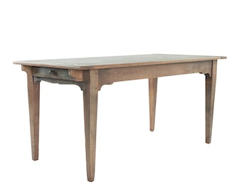 861 Small extendable farmhouse table with self-storing leaves and light antique finish