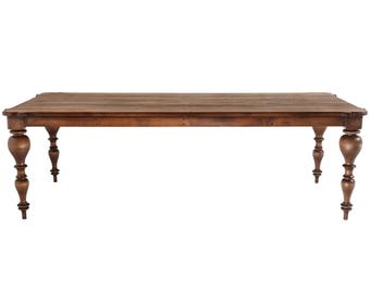 Mesa de comedor rústica con acabado antiguo, de madera maciza de aliso.