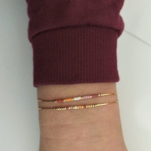 Dainty Lesbian Pride bracelet, Delicate LGBTQIA beaded bracelet gift, Lesbian wedding gift idea, Community jewelry  / LB8