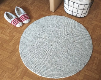 Light grey rug for living room, bedroom, Small circle crocheted rug, Handmade yarn mat, Cute acrylic rug in gray, Scandinavian rug / R27