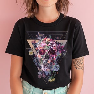 Boho Schädel-Shirt, Unisex Garment-Dyed T-Shirt, Halloween-T-Shirt Geschenk, Blumenschädel-T-Stück Geschenk für sie