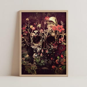 Bloom Skull Floral Art di Ali Gulec / Opzioni su tela, carta e cornice