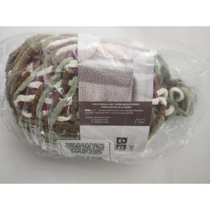 Plum Fields Yarnspirations Bernat Blanket Yarn crochet knit 5oz