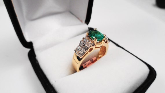 14kt. Gold, Emerald Ring. A Natural 1.10ct Emeral… - image 2