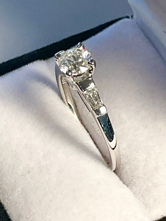 Platinum Diamond Engagement Ring. Diamond Ring wit