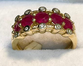 Anillo de oro de 14 kt con rubí de laboratorio y detalles de diamantes naturales, talla 7