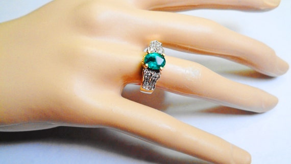 14kt. Gold, Emerald Ring. A Natural 1.10ct Emeral… - image 3