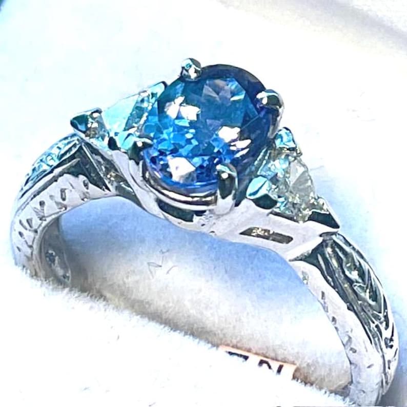 Tanzanite ring with Diamond Trillions set in 18kt. white Gold. Size 7 画像 3