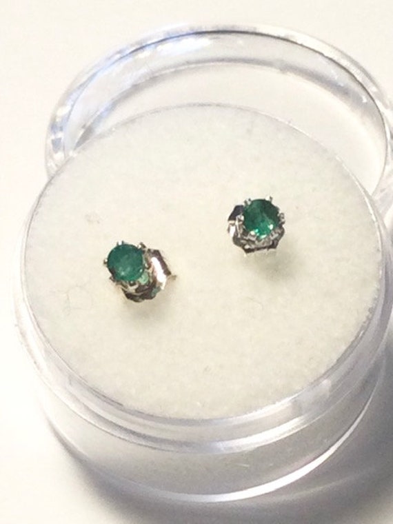 Genuine 3.5mm. Emerald Posts. Nice Natural Emerald