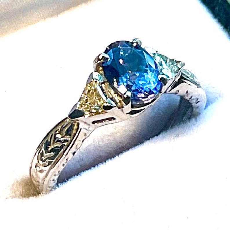 Tanzanite ring with Diamond Trillions set in 18kt. white Gold. Size 7 画像 1