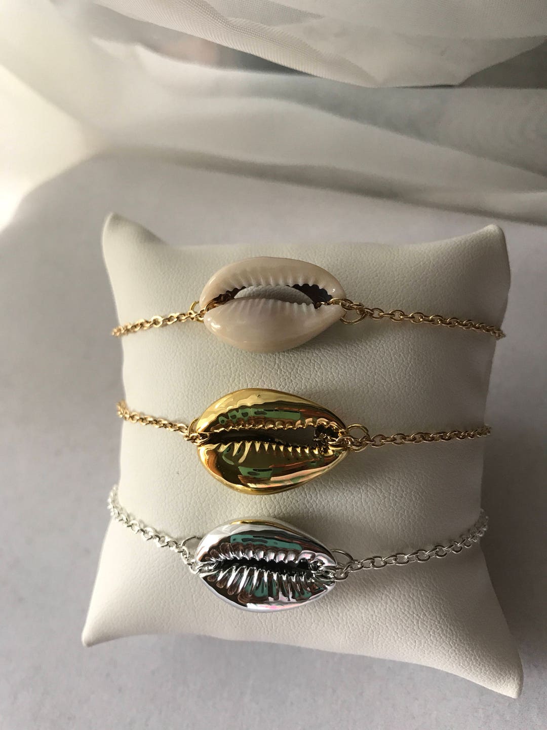 WT-B308 Hot sale Genuine cowrie shell gold color chain bracelet, Populared cowrie  gold color charm bracelet in adjustable size - AliExpress
