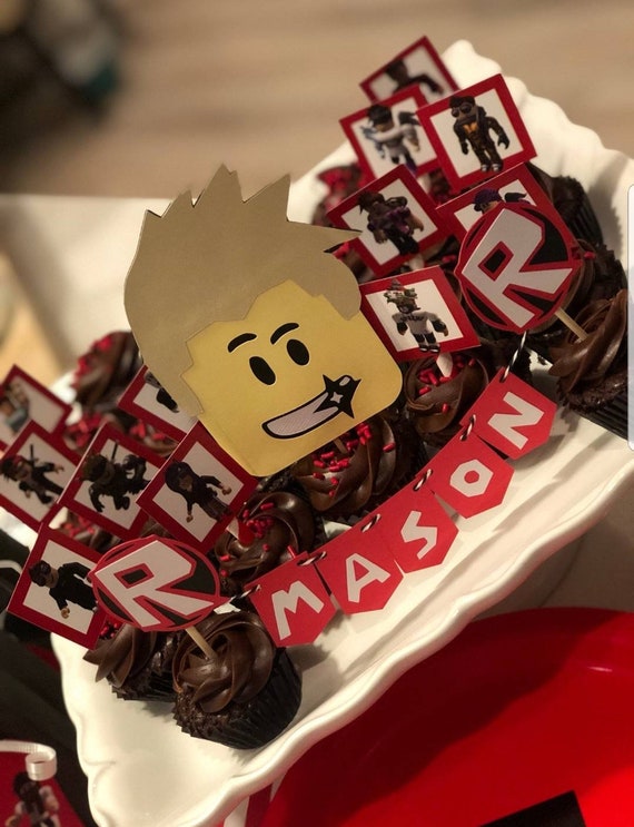 White And Red Letter R Logo Roblox Corporation Minecraft Slg 2020 - 7 mejores imágenes de roblox party roblox birthday cake