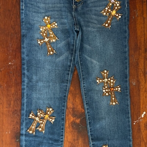 Jeans met kruisversiering