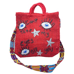 Bolsa bordada en henequén