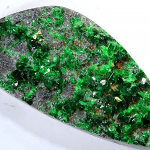33.10 CTS Uvarovite Garnet Bead Drilled NP-2629