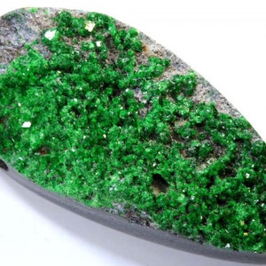 28.30 CTS Uvarovite Garnet Bead Drilled NP-2634