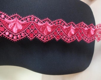 Macrame lace border, lace, embroidered raspberry red 4.5 cm wide