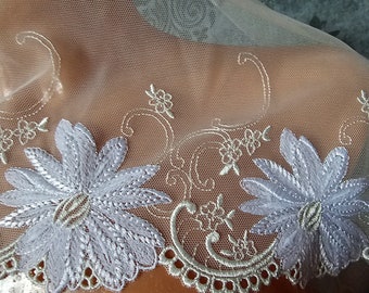 Nicht elastische bestickte Spitze ,lace in creme mit weiß 19cm breit