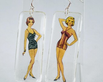 Pendientes de resina de muñeca de papel vintage, magnéticos: "Las damas de honor" (pendientes/conjuntos básicos)