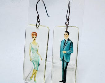 Pendientes de resina de muñeca de papel vintage, magnéticos: "Boda de 1967" (Pendientes/conjuntos básicos)